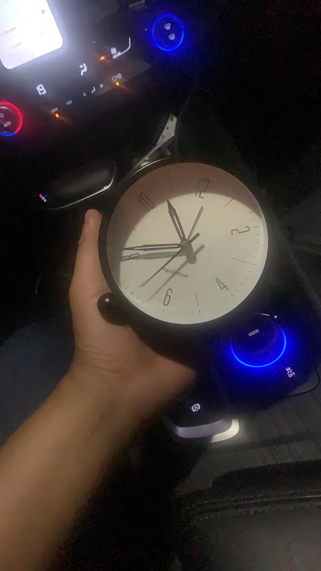 網(wǎng)約車司機，“卷”在車流里